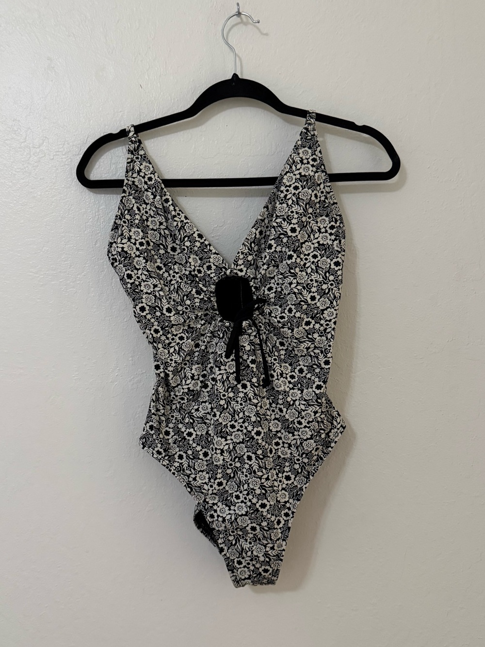 Robin Piccone Aubrey One-Piece Swimsuit size 10